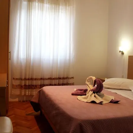 Marinovic 3462 Guest house Supetar