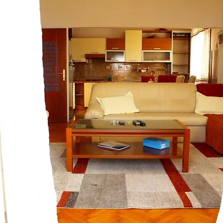 Marinovic 3462 Guest house