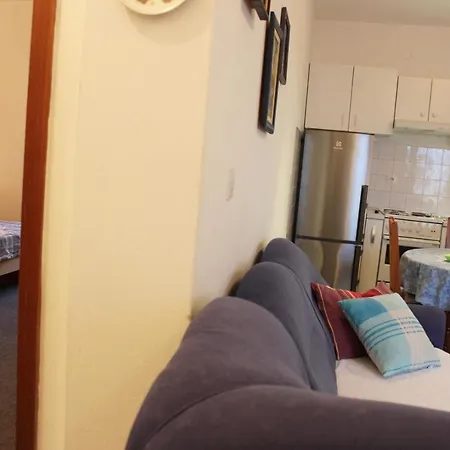 Marinovic 3462 Gostinjska kuća Supetar