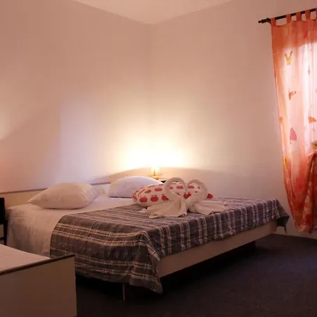 Marinovic 3462 Guest house Supetar