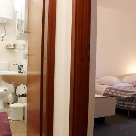 Marinovic 3462 Guest house