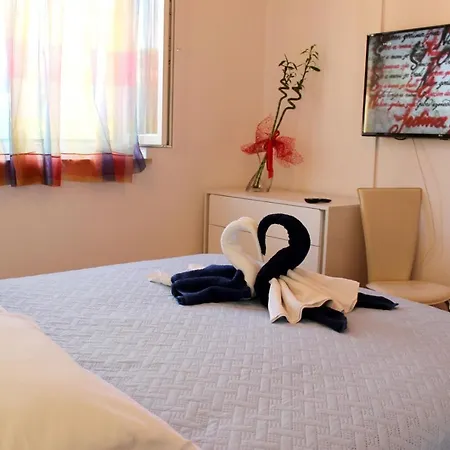 Marinovic 3462 Guest house Supetar